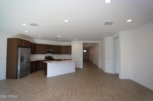 Building Photo - 9231 W Montecito Ave