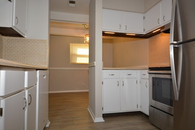 Building Photo - 4330 Villa Dr