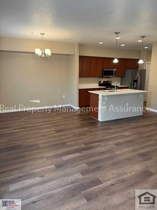 Building Photo - 10651 NE Red Wing Way