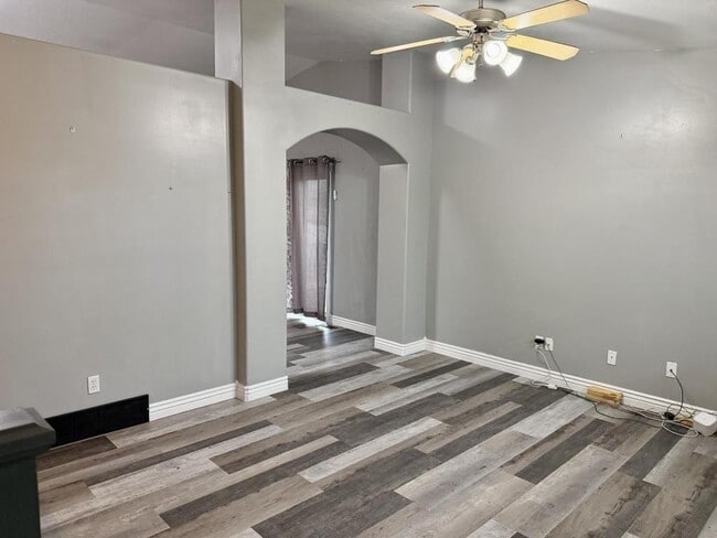 Building Photo - 3518 E Pearce Dr