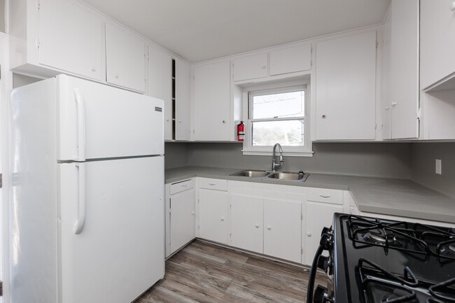 Building Photo - 1025 Whitaker Dr