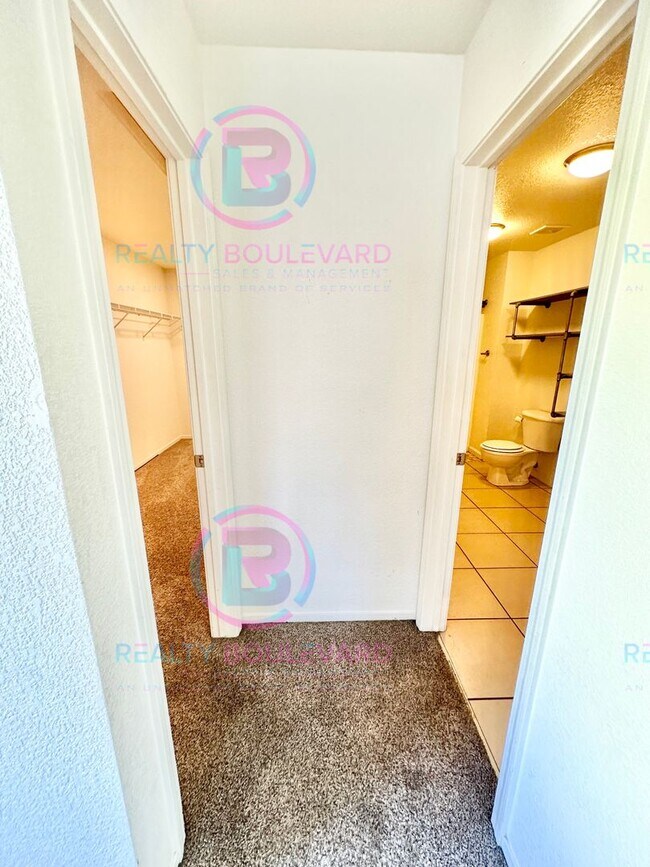 Building Photo - 9685 Canyon Meadows Dr
