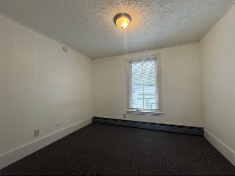 Building Photo - 73 High St