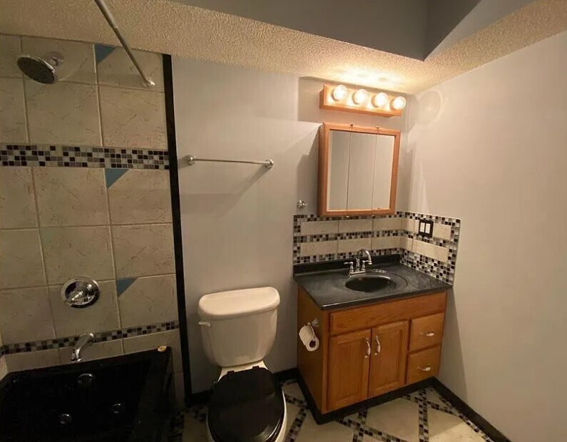 Building Photo - 4819 Middletowne St