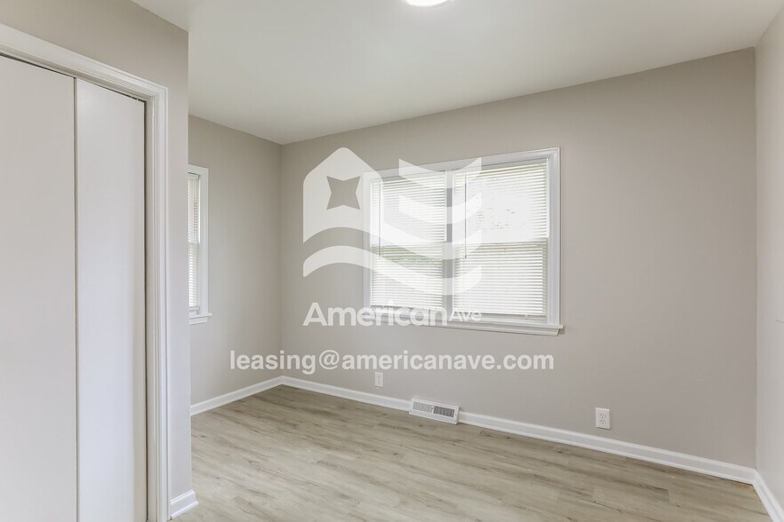 Building Photo - 6929 Chestnut Ave