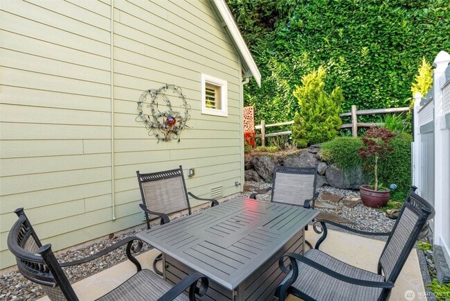 Building Photo - Elegant 3 Bedroom Home in Harbor Crossing ...