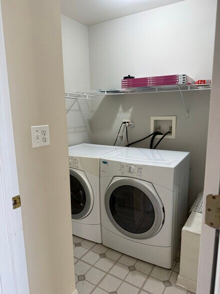 Building Photo - 2947 Rutland Cir