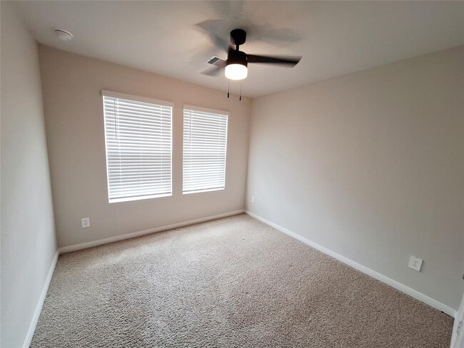 Building Photo - 1327 Camden Ln