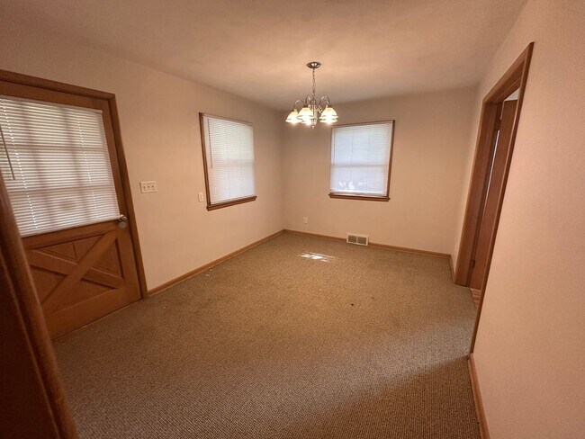 Building Photo - Louisville Farmhouse With Walkout basement