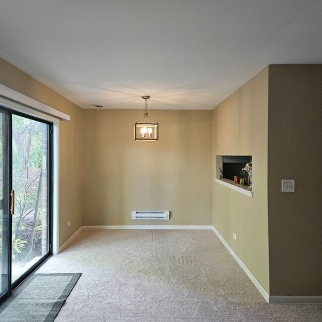 Building Photo - 260 E Court of Shorewood