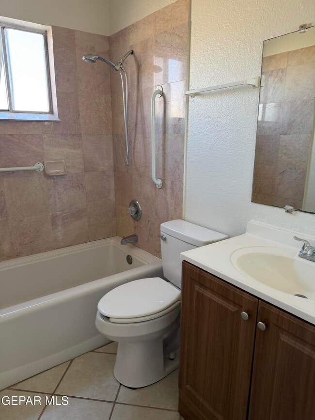 Building Photo - 8916 Leo St