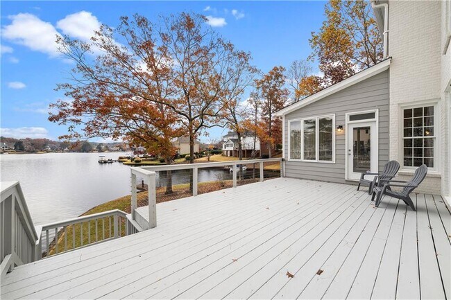 Building Photo - 135 Staghound Ct