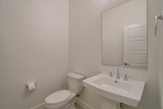 Building Photo - FULLY FURNISHED - BRAND NEW 4 BED, 2.5 BAT...