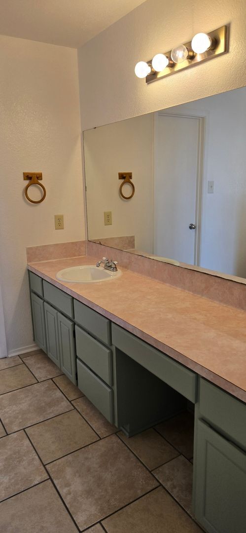 Building Photo - 4607 Mustang Dr