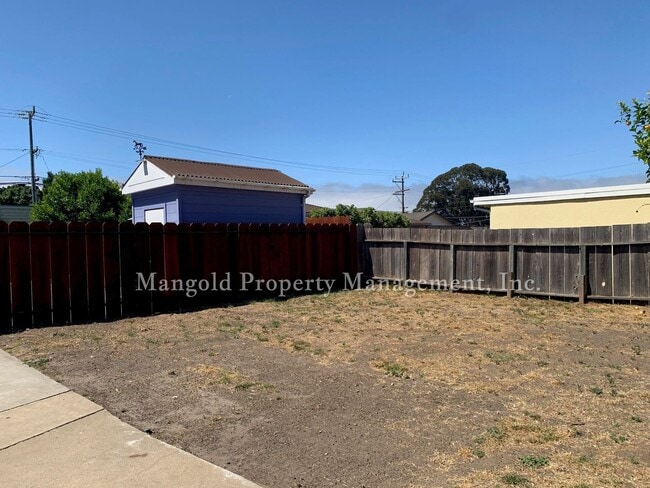 Building Photo - Beautiful Victorian Style 3-Bedroom Home C...