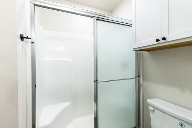 Building Photo - Zero Deposit! 6, 9 or 12 month Lease! Coop...