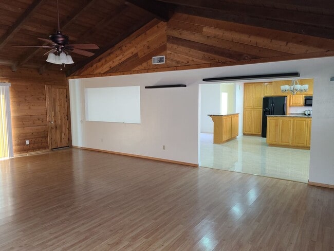 Building Photo - 851 Taft Ave