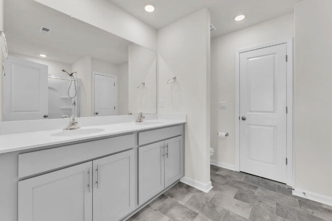Building Photo - Don't miss this charming 3-bedroom, 2.5-ba...