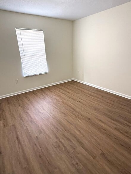 Building Photo - 1111 SW Yorktown Glen