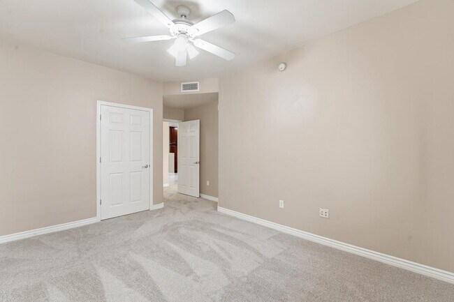 Building Photo - 5350 E Deer Valley Dr