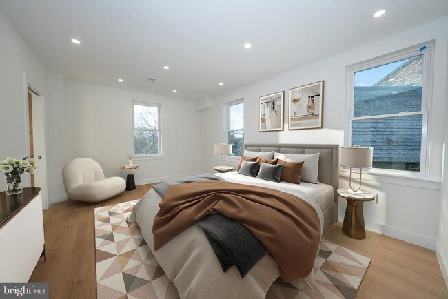 Building Photo - 314 N Essex Ave