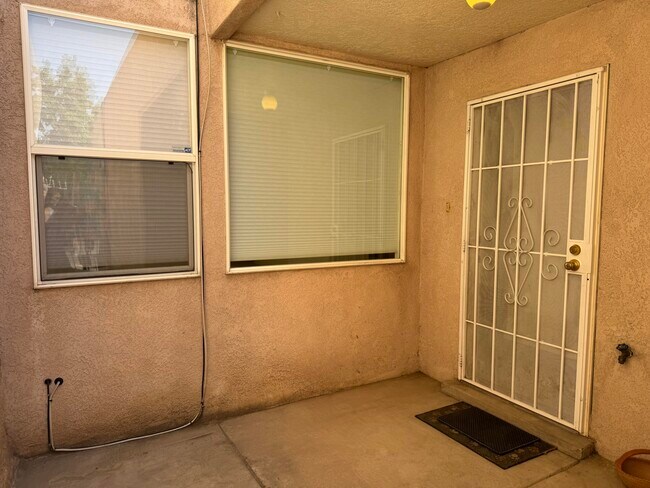 Building Photo - 9704 Lagrima De Oro Rd NE