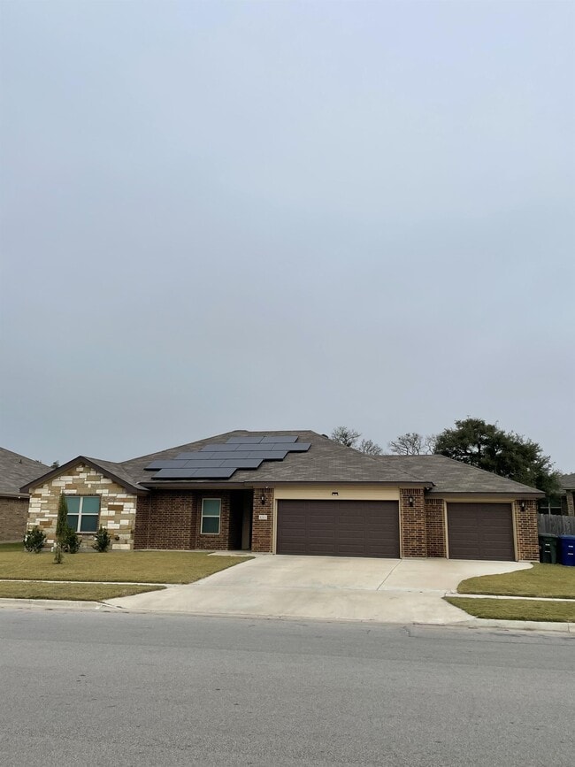 Building Photo - 1713 Risen Star Ln