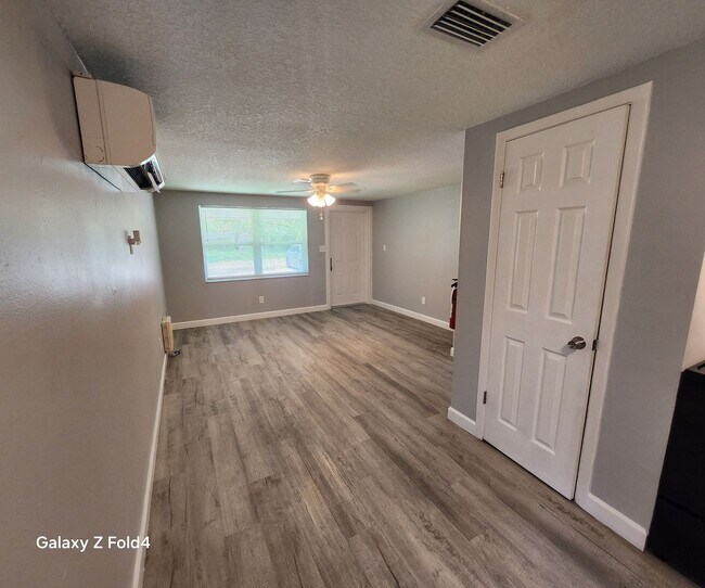 Building Photo - 12319