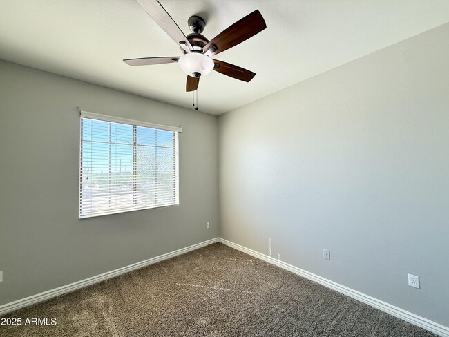 Building Photo - 1456 E 9th St