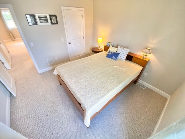 Building Photo - 2 Bedroom Home in Williston VT Available 9...