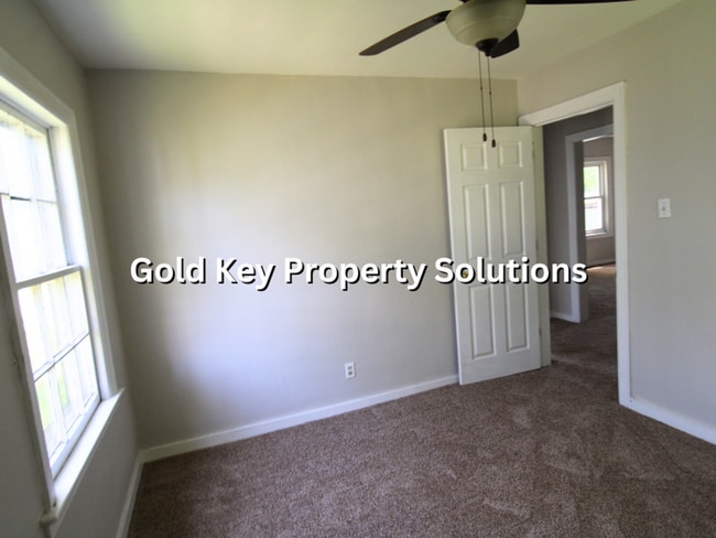 Building Photo - Updated 2 BR 1 BA House with New Flooring and Paint (SECTION 8 APPROVED)