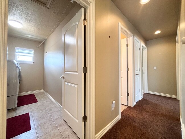 Building Photo - Beauty & Space on Premium Corner Lot!