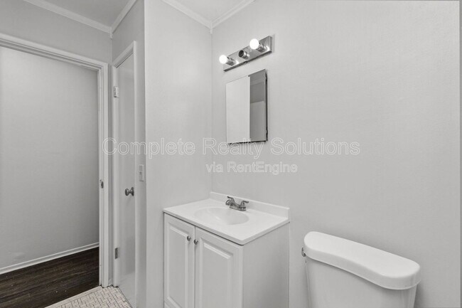 Building Photo - 11809 Bridgevale Ave