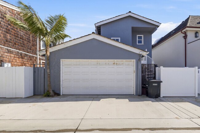 Building Photo - Furnished Balboa Peninsula Point Cottage Home | Available November 1st – April 30th