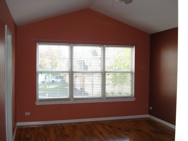 Building Photo - 1022 Evergreen Cir