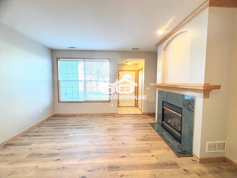 Building Photo - 3911 NE Gardenia Ln