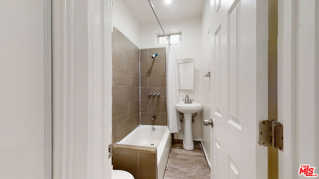 Building Photo - 334 Heliotrope Dr