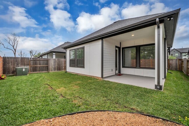 Building Photo - 1535 Park Path Dr