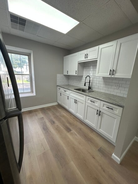 Building Photo - 116 N Bellevue Ave