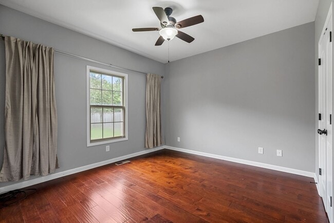 Building Photo - Pet Friendly Four Bedroom!