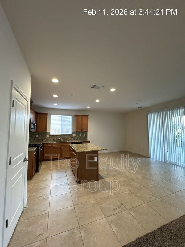 Building Photo - 4418 W Robin Ave