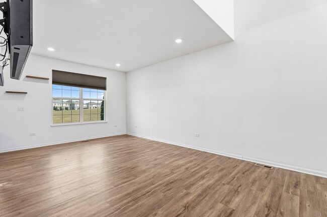 Building Photo - 15121 Quincy Cir