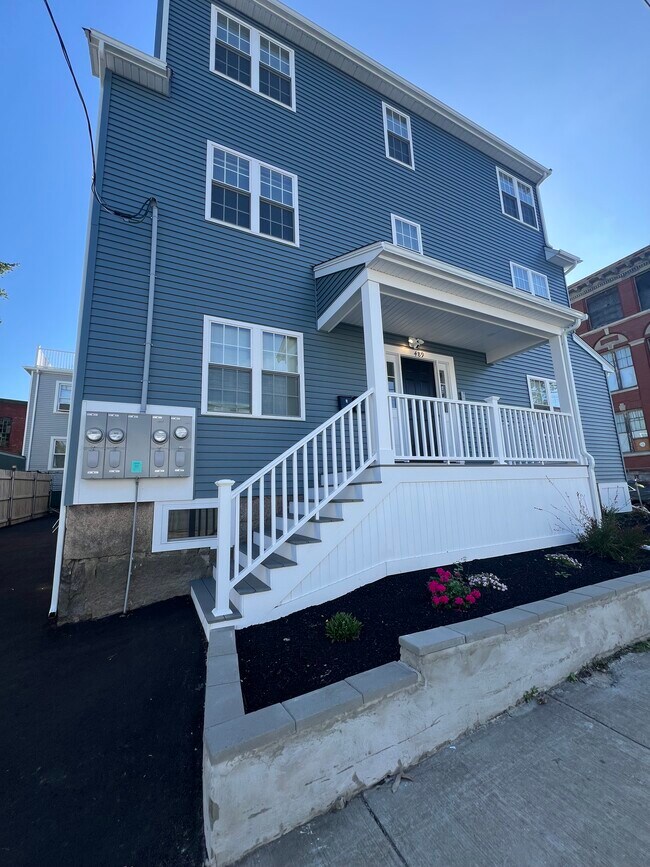 Building Photo - 489 Spring St