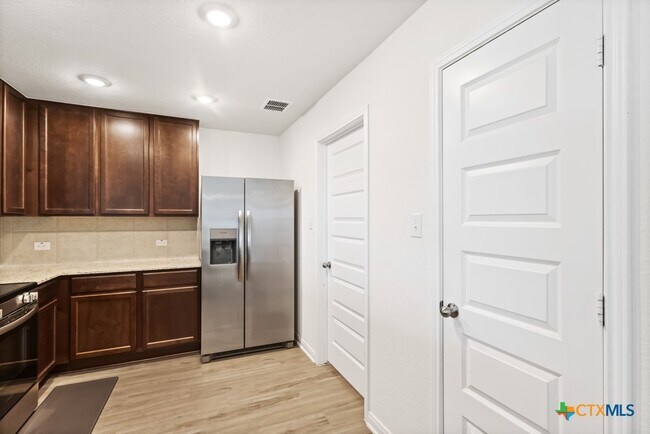 Building Photo - 11221 Hollinger Cir