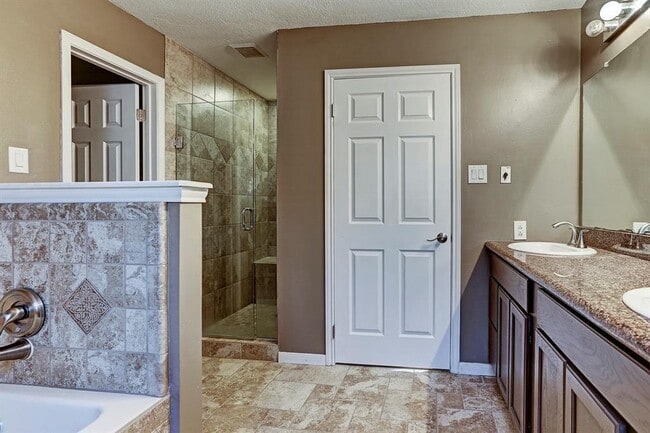 Building Photo - 2723 Hot Springs Dr