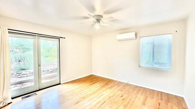 Building Photo - Lovely & Freshly Updated, Remodeled, Paint...