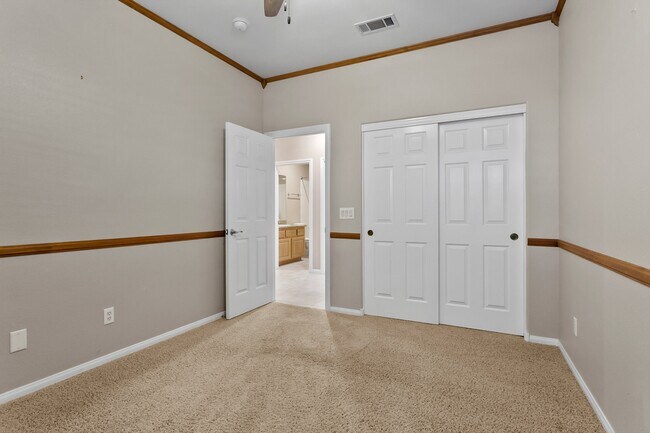 Building Photo - 778 Fairway Dr