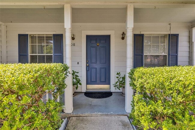 Building Photo - 1708 Lovingood Dr