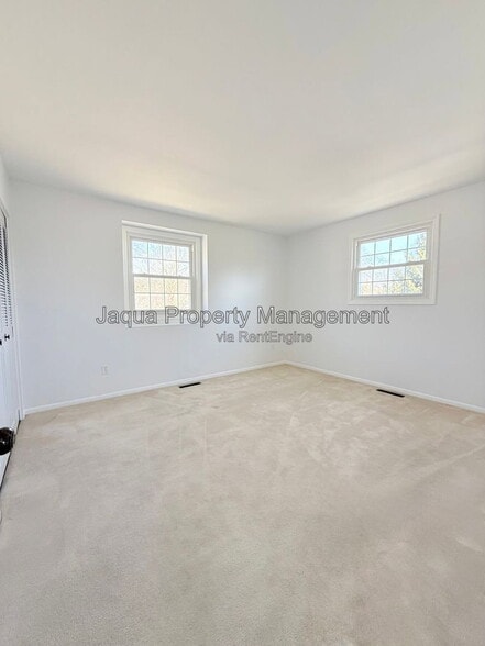 Building Photo - 2383 Quincy Ave