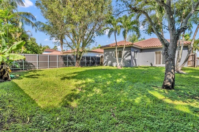 Building Photo - 865 SW 6th St